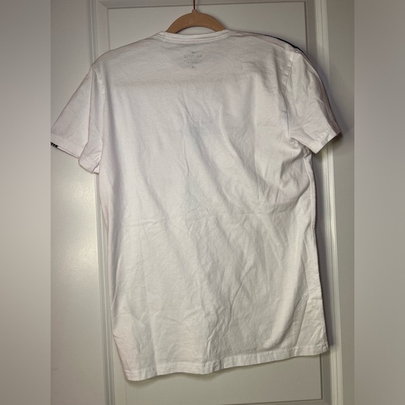 Hollister Men's White and Blue T-Shirt - Picture 6 of 7